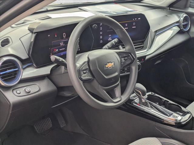 Used 2025 Chevrolet Trax LT image 9