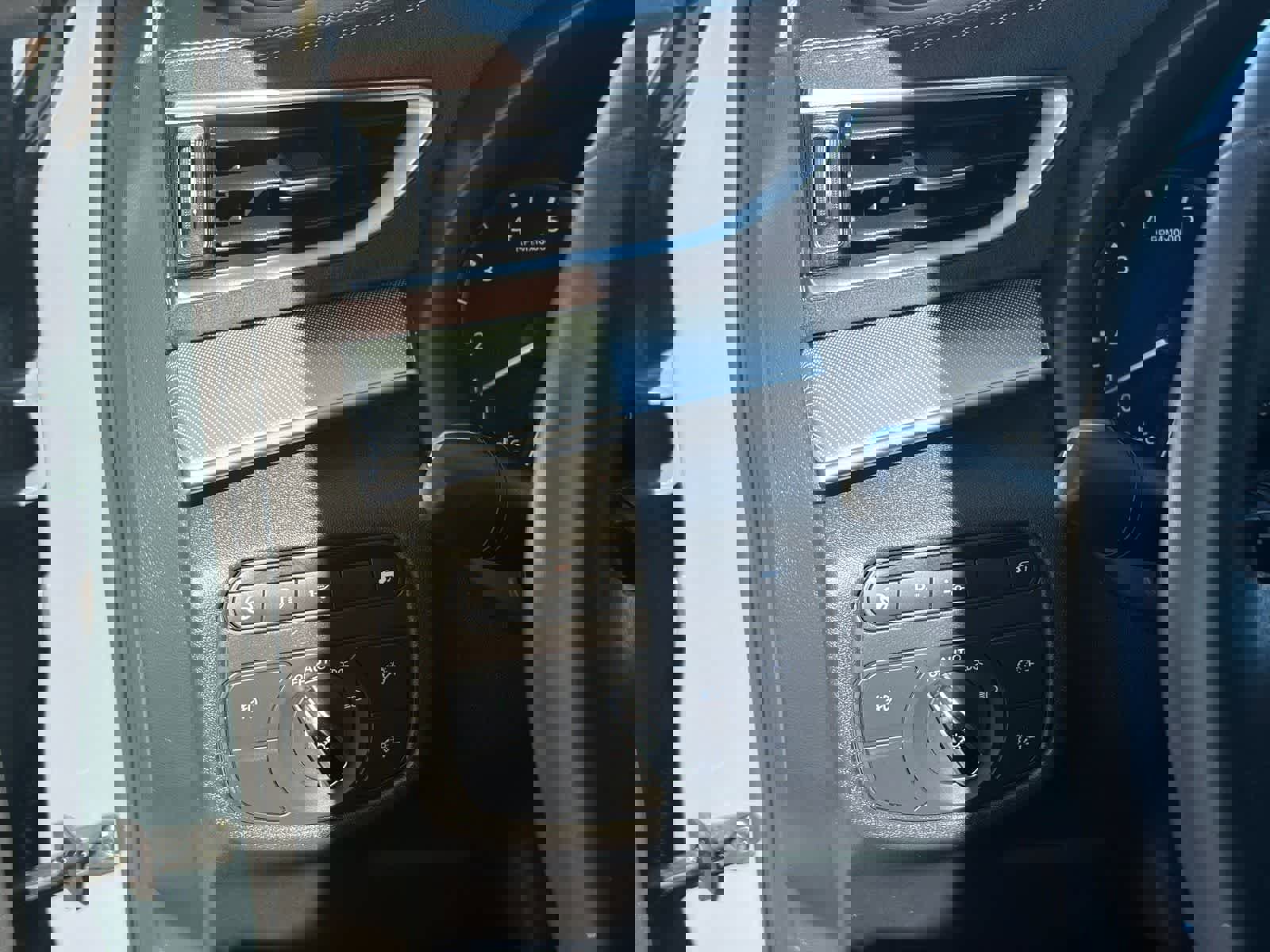 Used 2022 INFINITI QX50 Sensory image 19