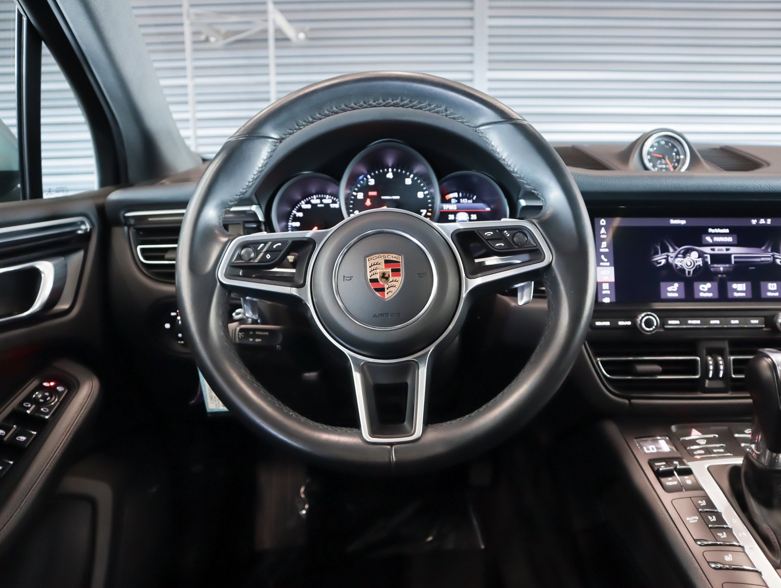 Certified 2019 Porsche Macan image 15
