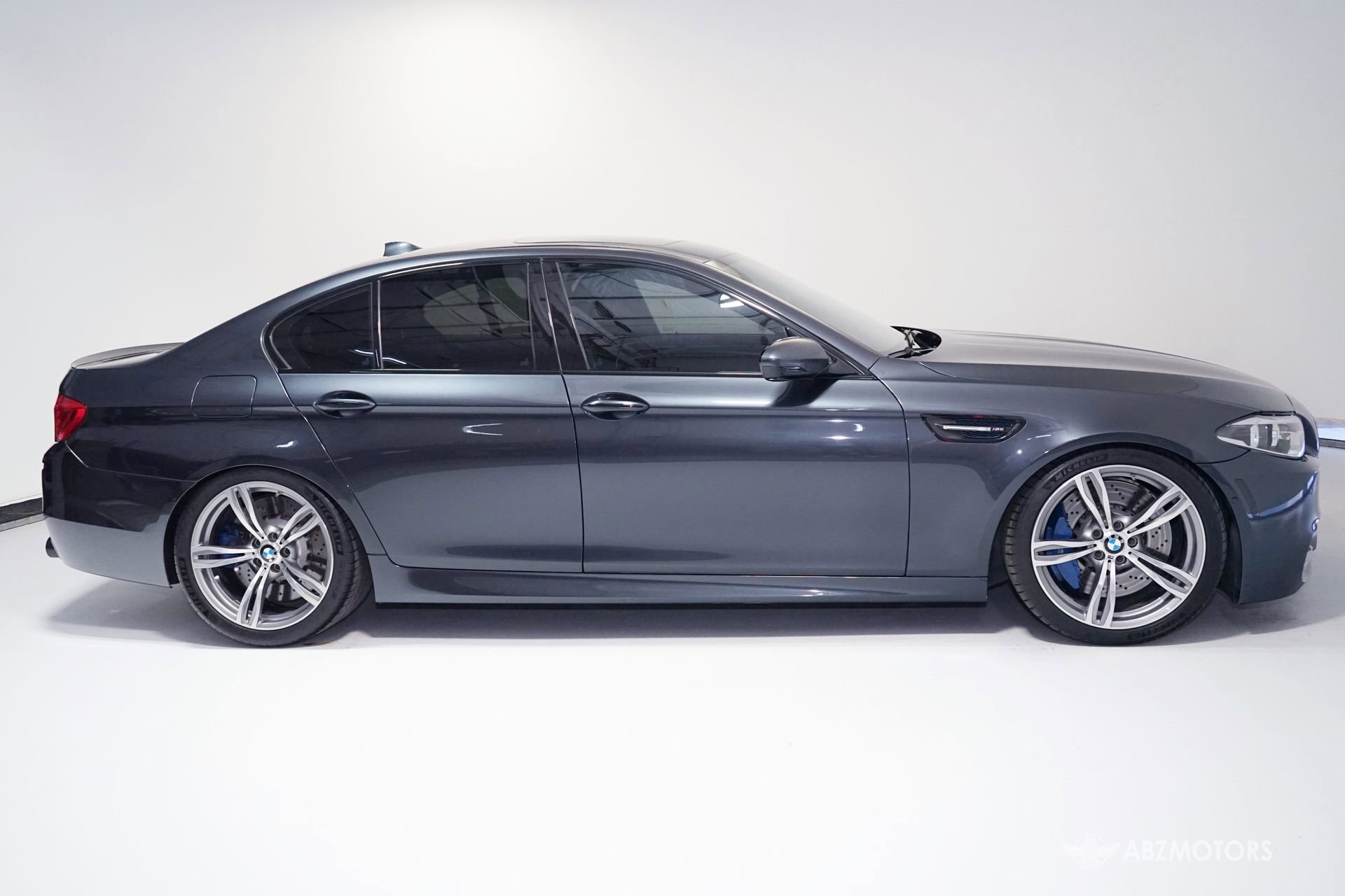 Used 2014 BMW M5 RWD image 3