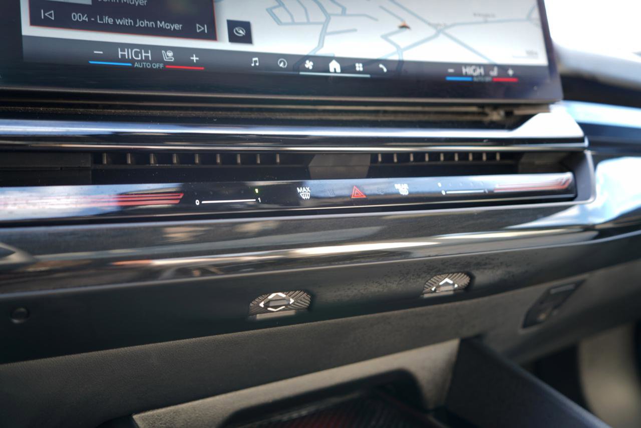 Used 2024 BMW 530i xDrive 530i xDrive Sedan w/ Convenience Package image 37