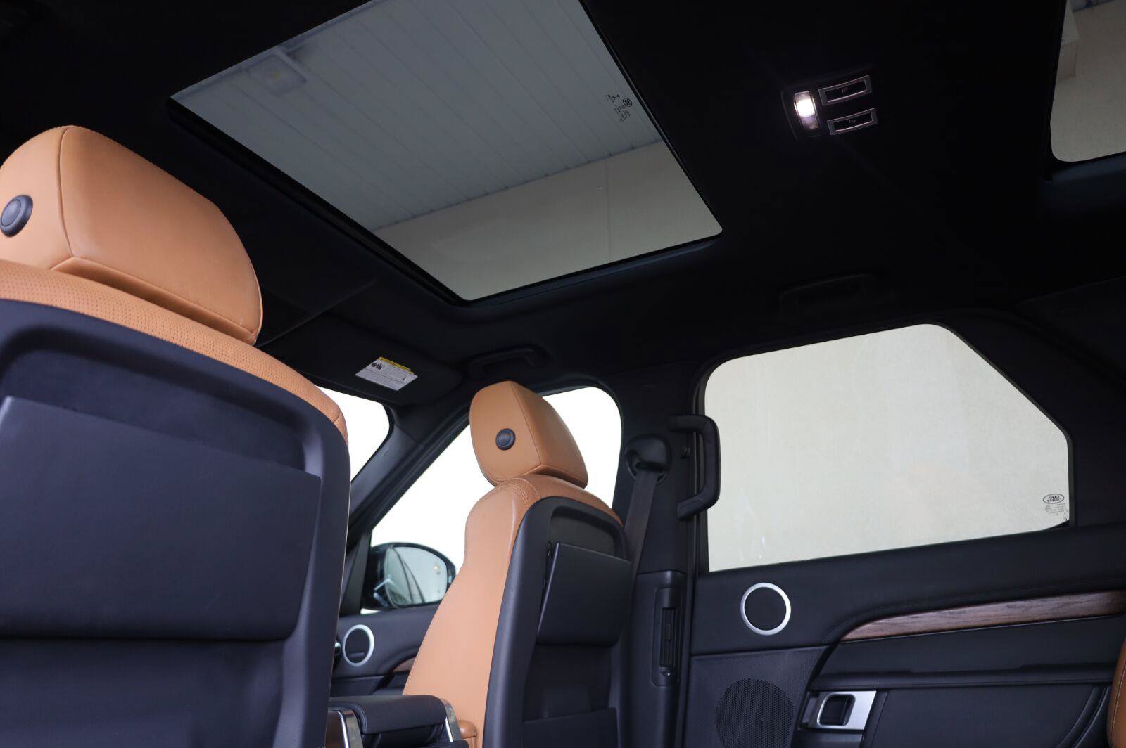Used 2020 Land Rover Discovery HSE AWD/4WD image 17