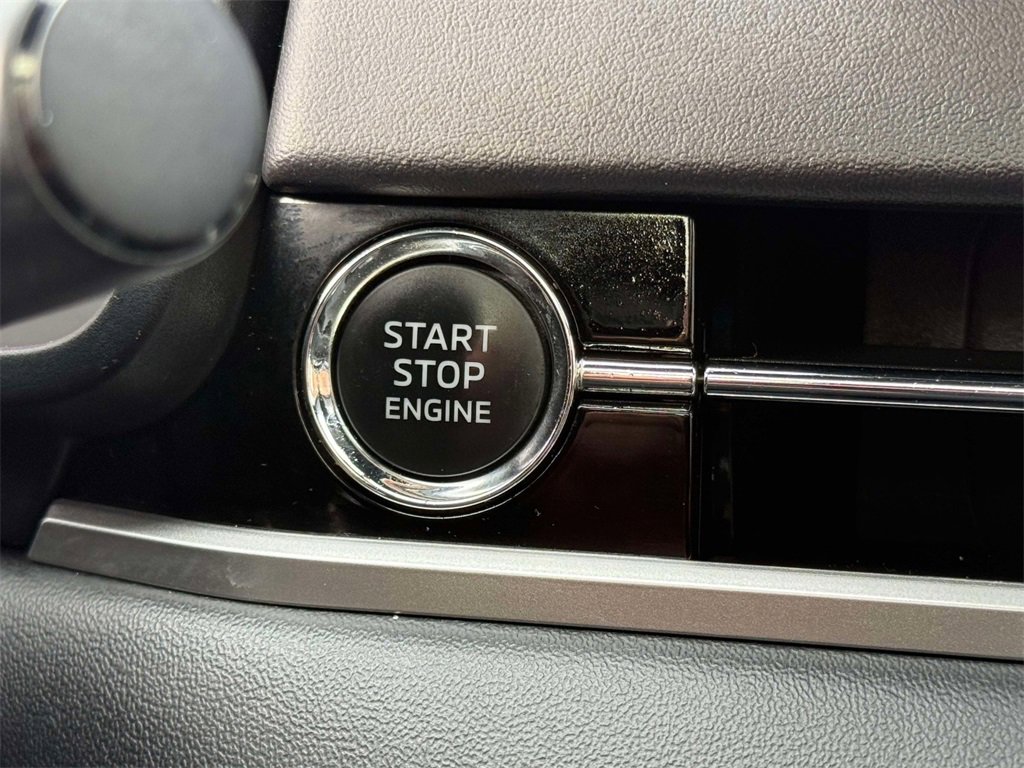 Used 2023 Mitsubishi Outlander AWD image 29