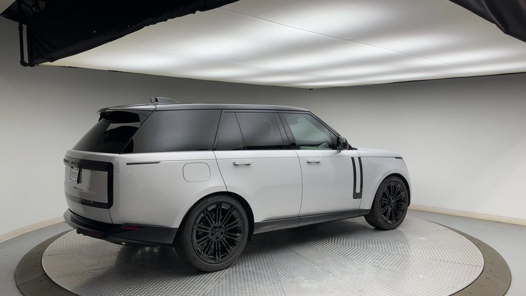 Certified 2026 Land Rover Range Rover SE AWD/4WD image 2