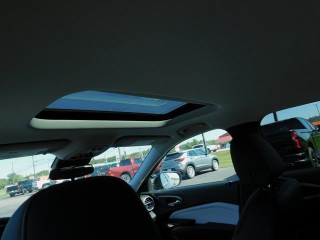 New 2025 Chevrolet Trax LT w/ Sunroof Package image 21