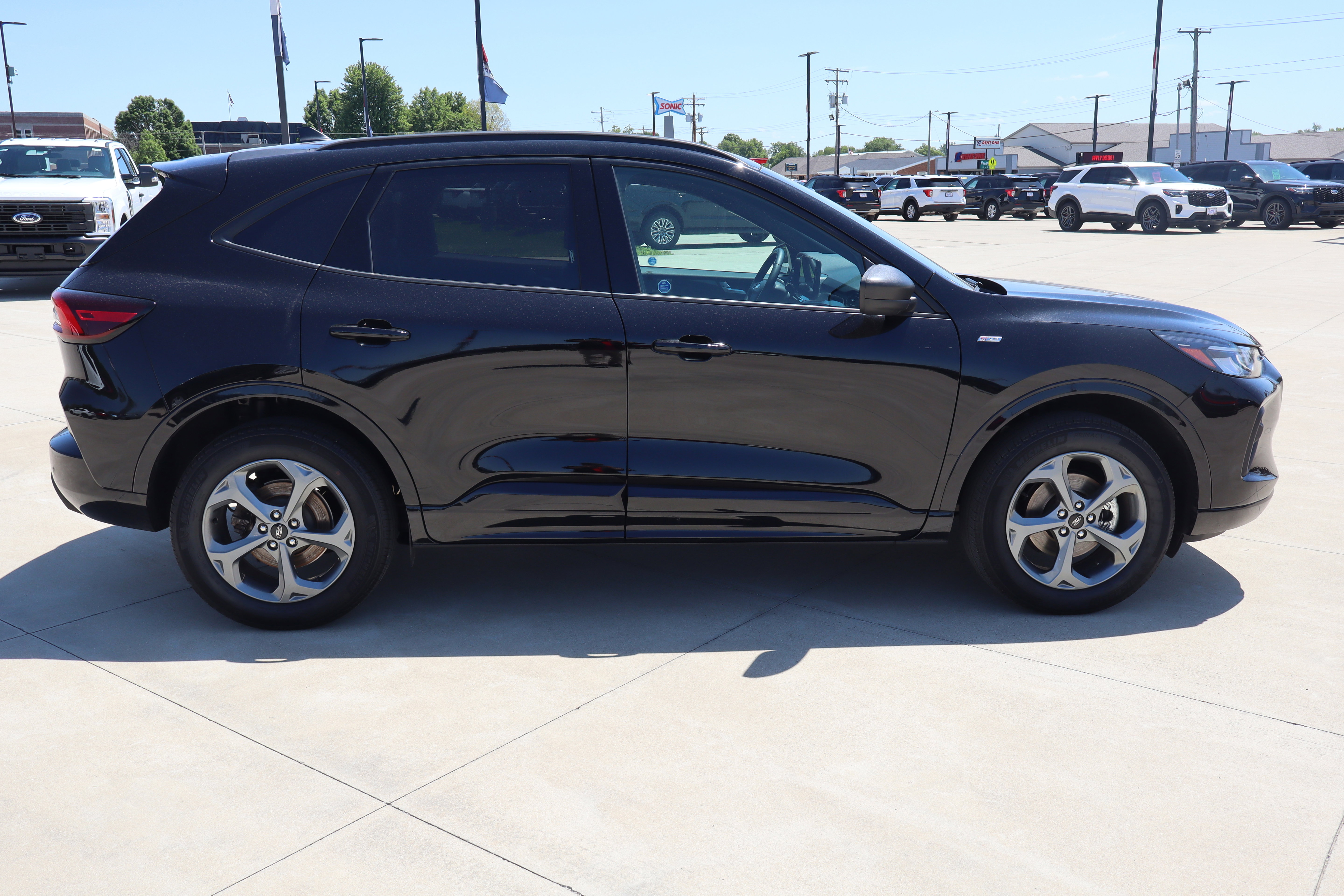 Used 2024 Ford Escape ST-Line w/ Tech Pack #1 AWD/4WD image 5