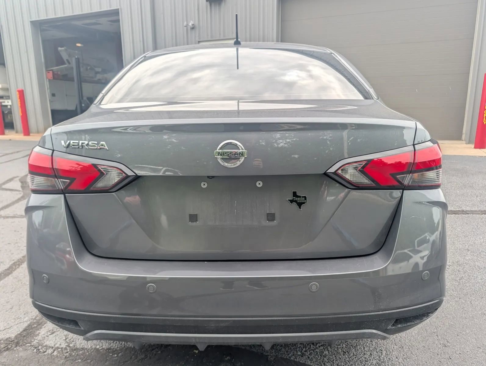 Used 2022 Nissan Versa S FWD image 3