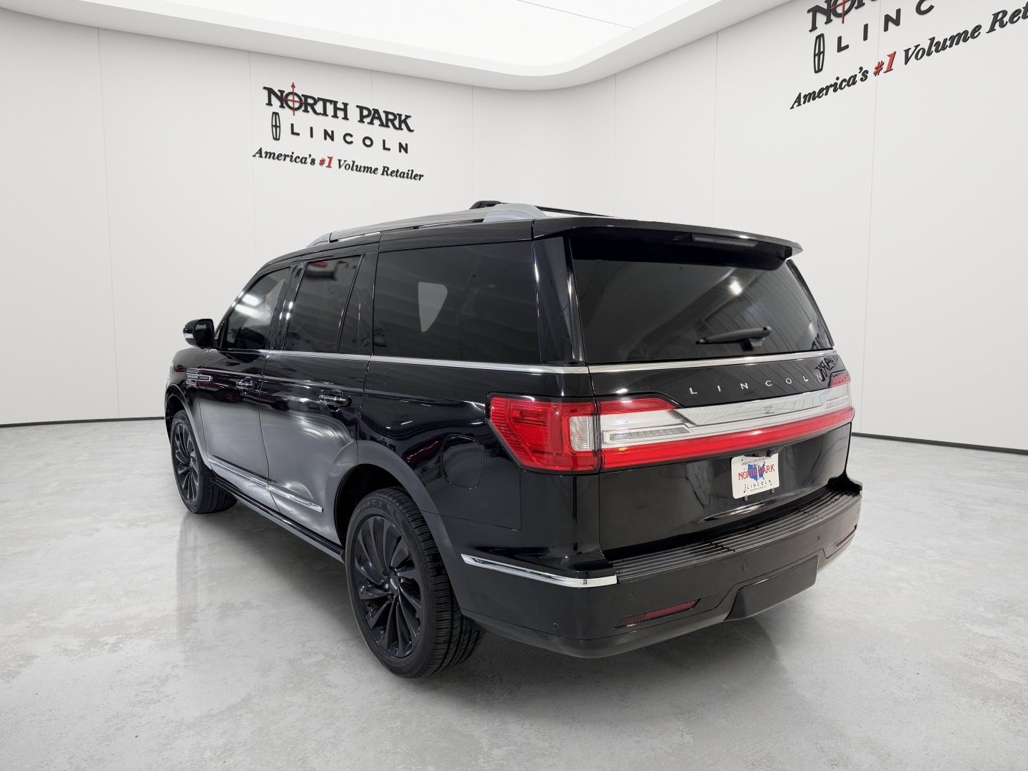 Used 2020 Lincoln Navigator Reserve w/ Equipment Group 208A Reserve AWD/4WD image 3
