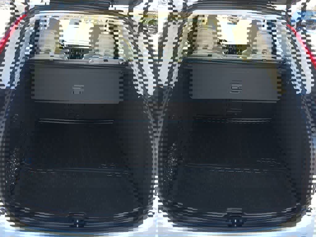 Certified 2025 Volvo XC60 T8 Core w/ Protection Package Premier image 32