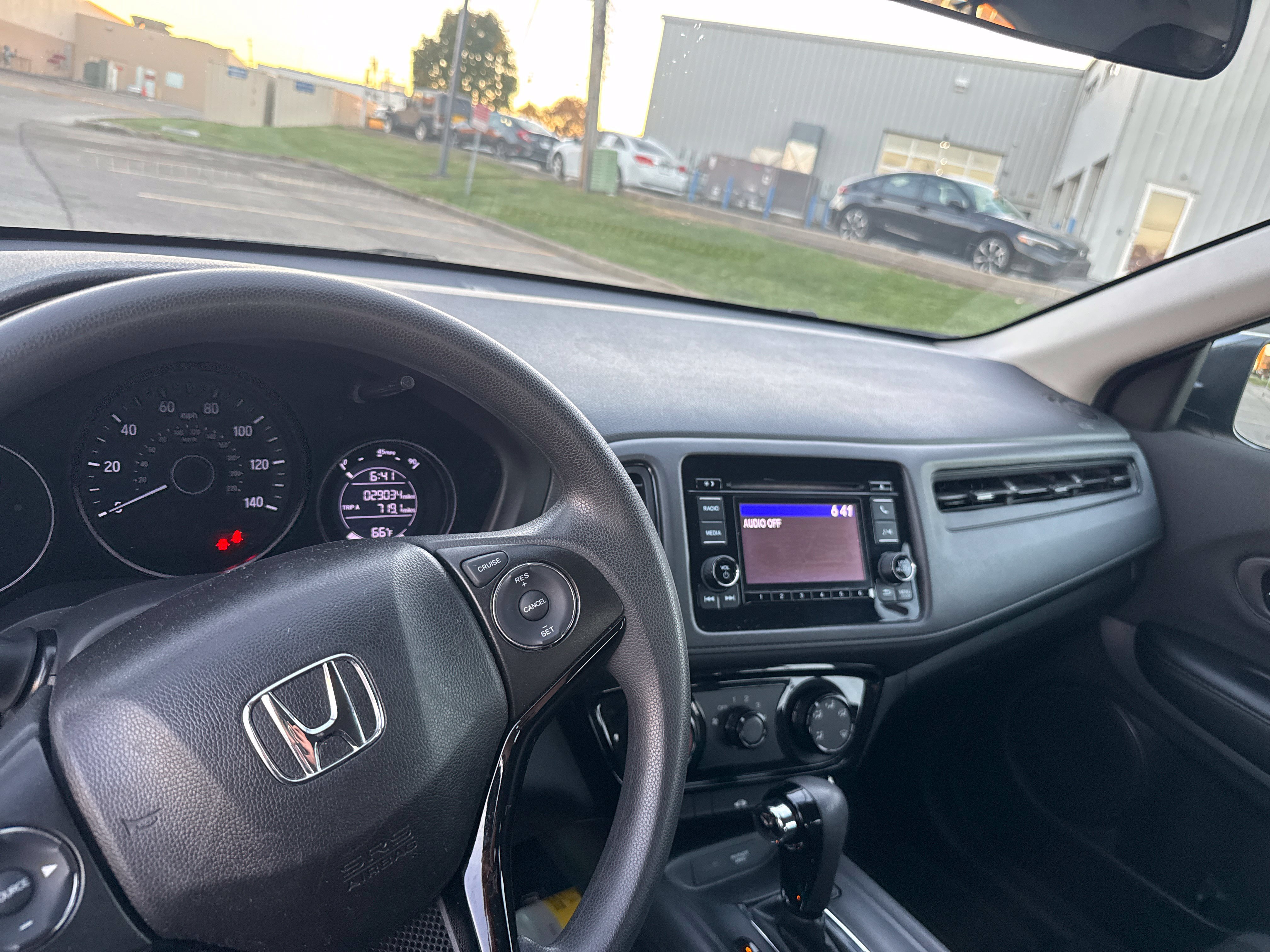 Used 2019 Honda HR-V LX image 3
