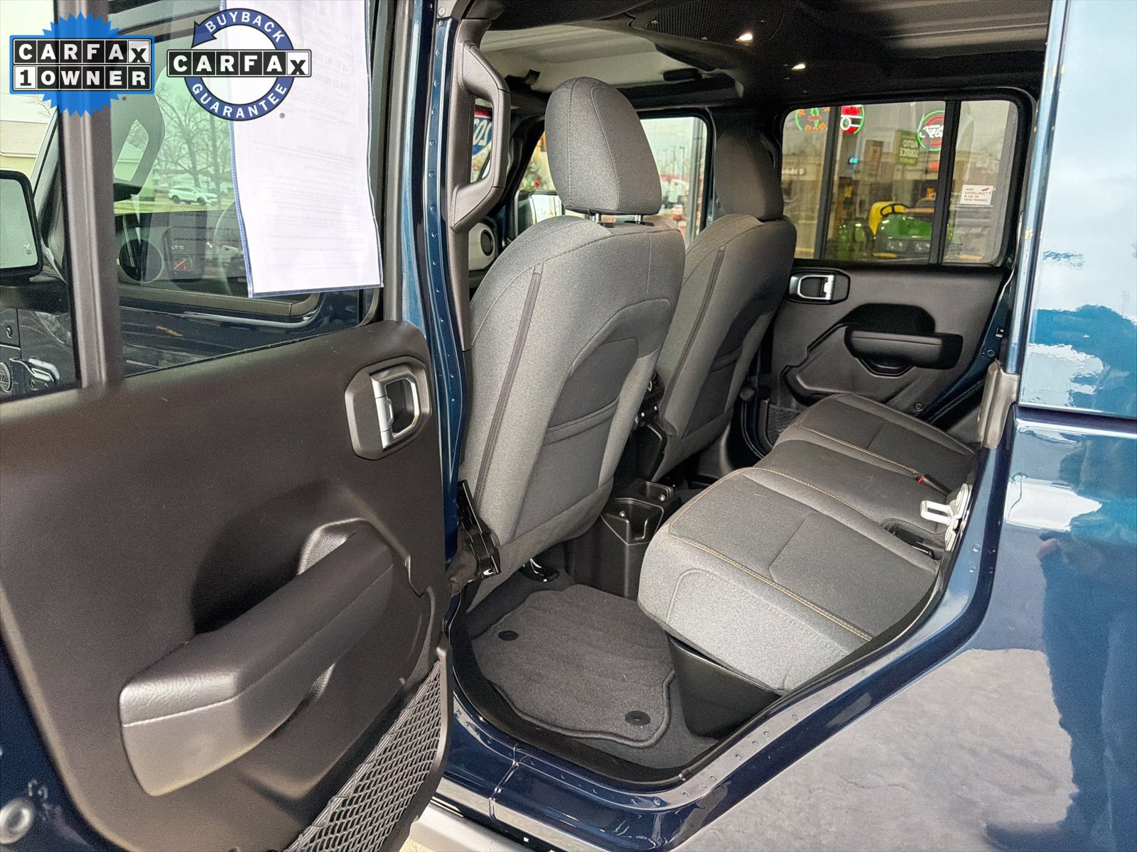 Used 2025 Jeep Gladiator Sport image 2