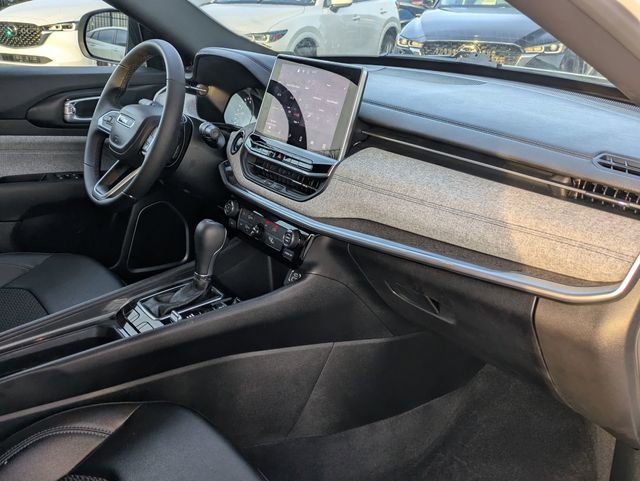 Used 2024 Jeep Compass Latitude image 31
