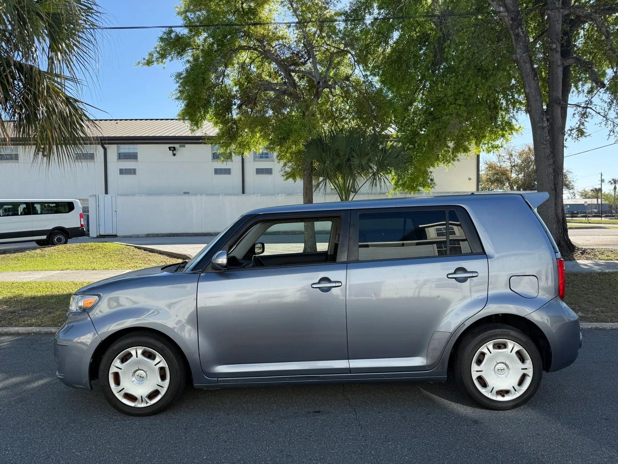 Used 2009 Scion xB Hatchback 4D image 5