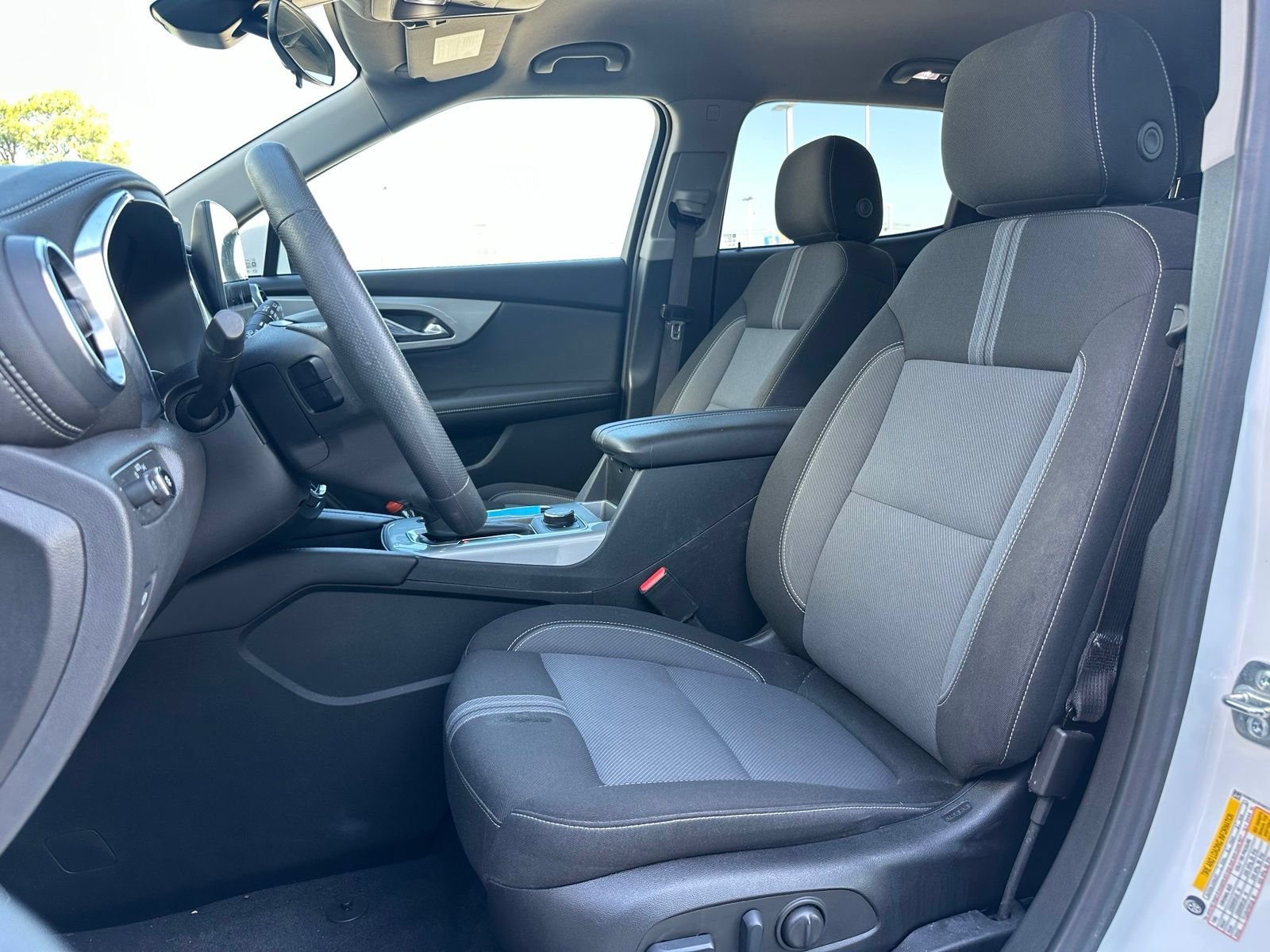 Used 2025 Chevrolet Blazer LT FWD image 11
