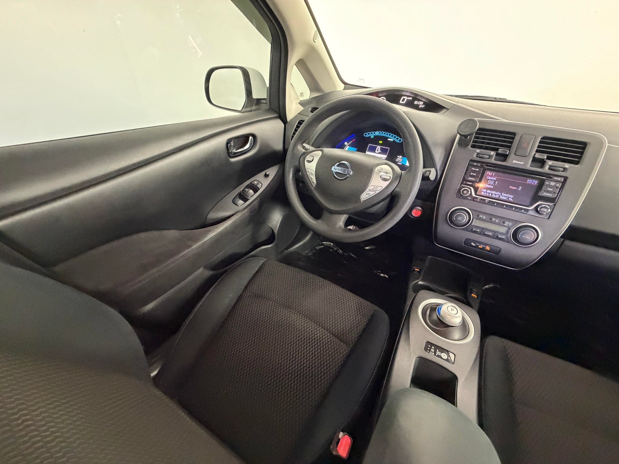 Used 2017 Nissan Leaf S FWD image 27