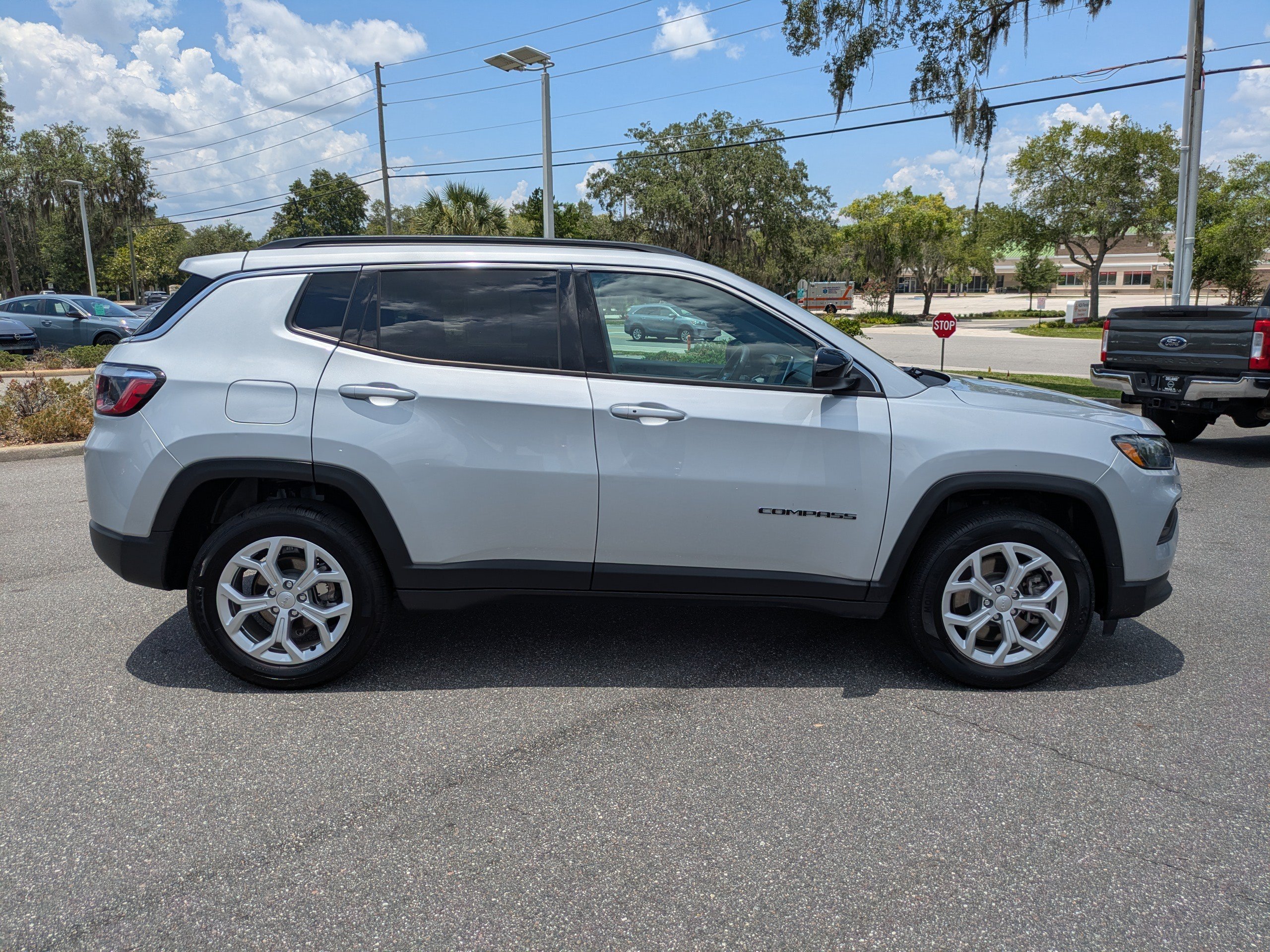 Used 2024 Jeep Compass Latitude AWD/4WD video 3