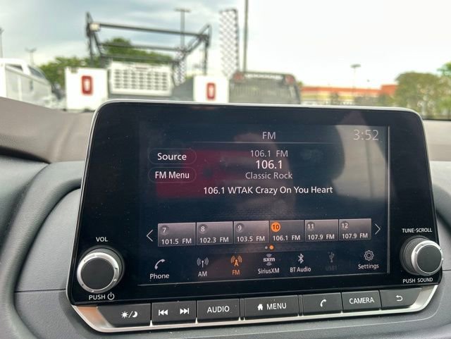 Used 2022 Nissan Rogue SV FWD image 23