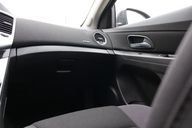 Used 2015 Chevrolet Cruze LT image 31