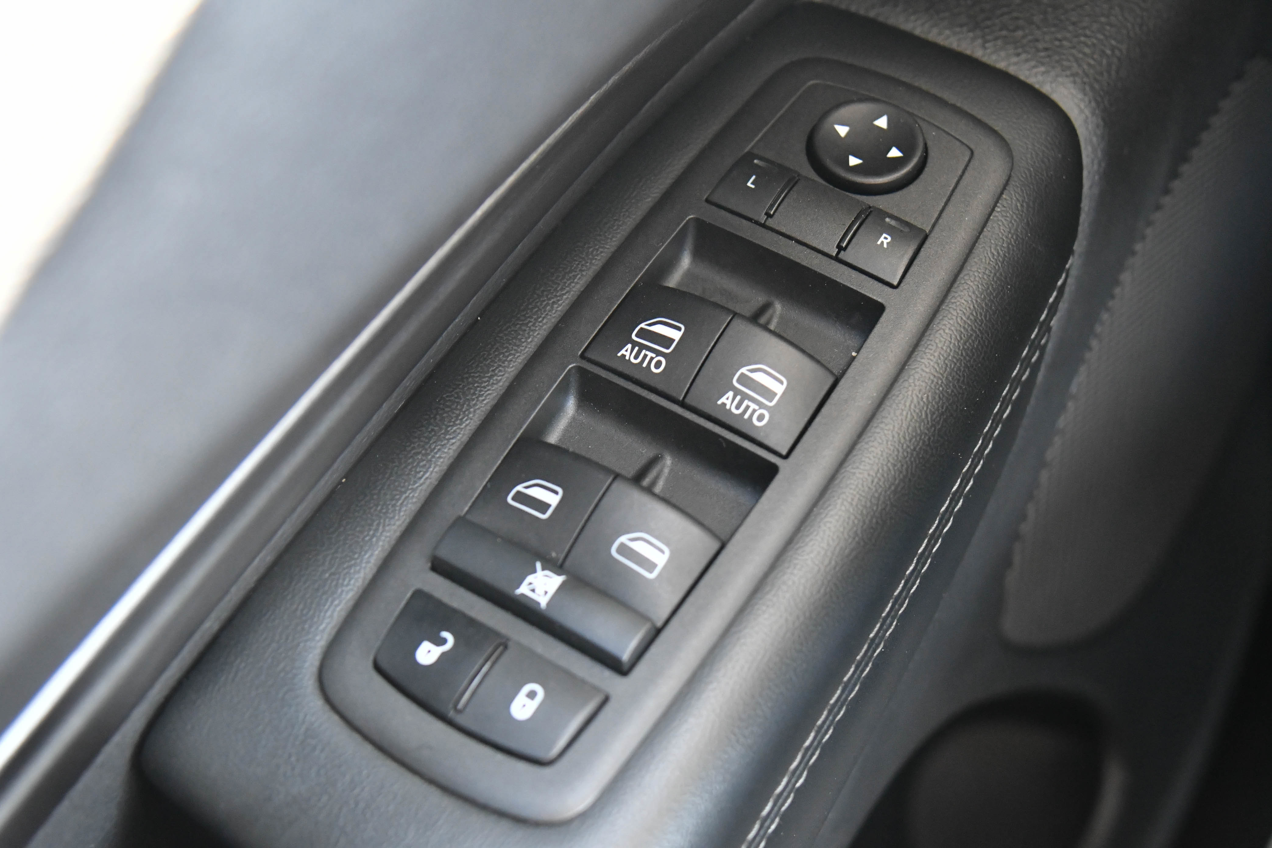 Used 2022 Dodge Durango SXT image 32