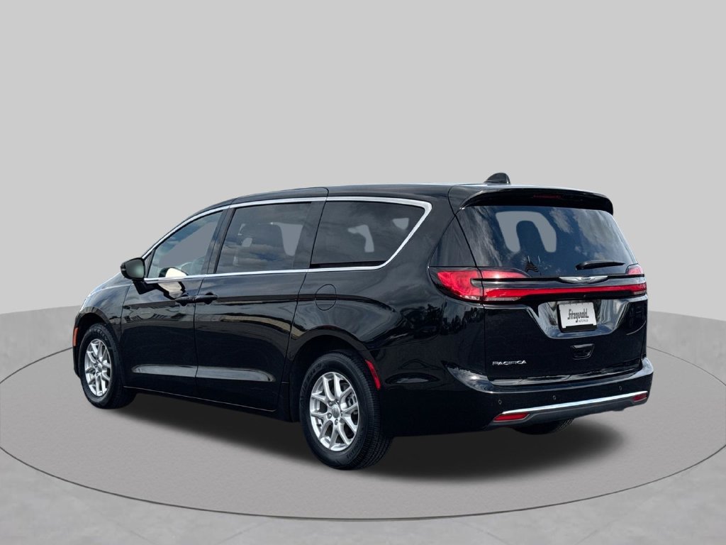 Used 2024 Chrysler Pacifica Touring FWD image 23