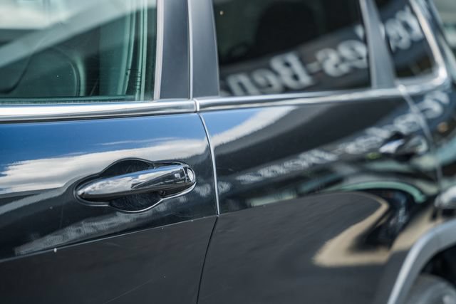 Used 2019 Jeep Cherokee Latitude Plus FWD image 16