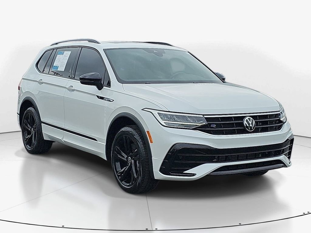 Used 2023 Volkswagen Tiguan SE R-Line FWD image 2