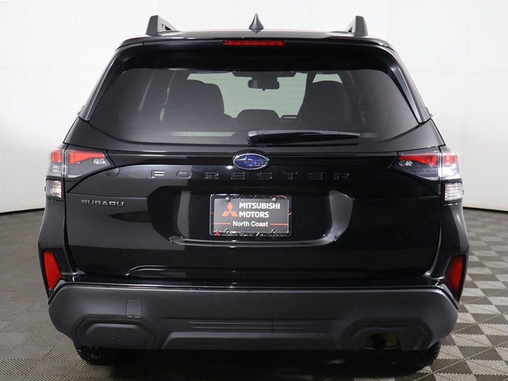 Used 2025 Subaru Forester Premium image 12
