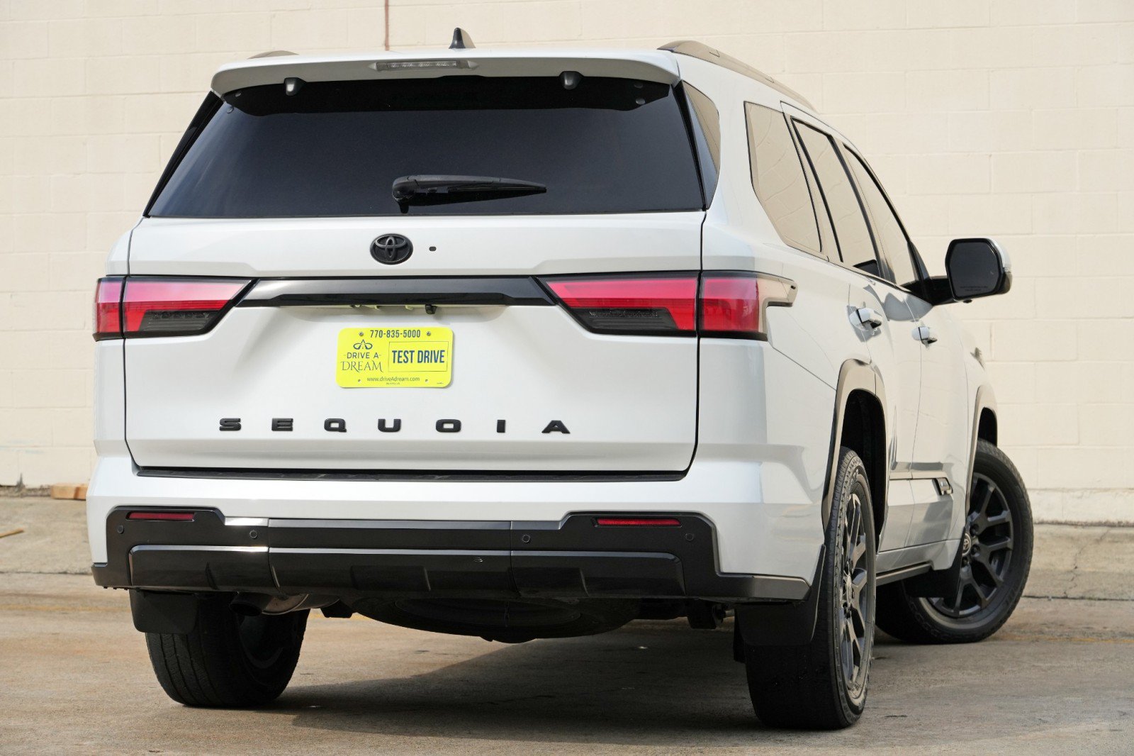 Used 2024 Toyota Sequoia Platinum AWD/4WD image 5
