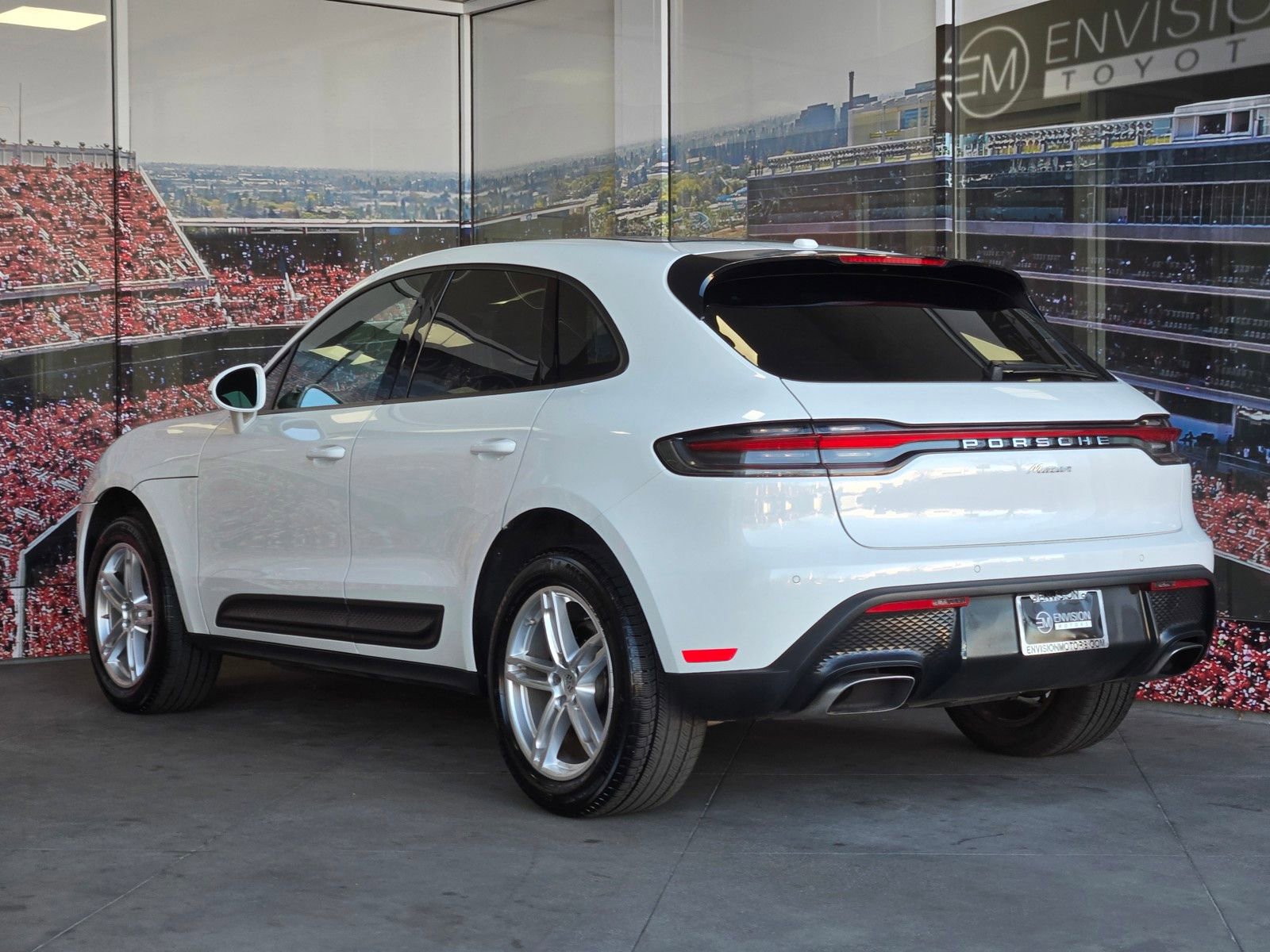 Used 2024 Porsche Macan image 6