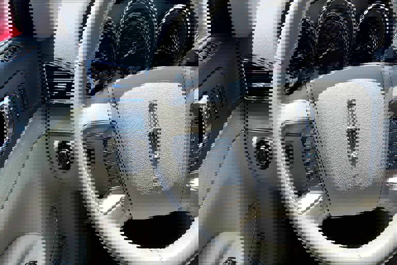 Used 2010 Lincoln MKT 2WD image 24