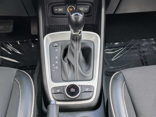 Used 2022 Hyundai Venue Limited FWD image 17