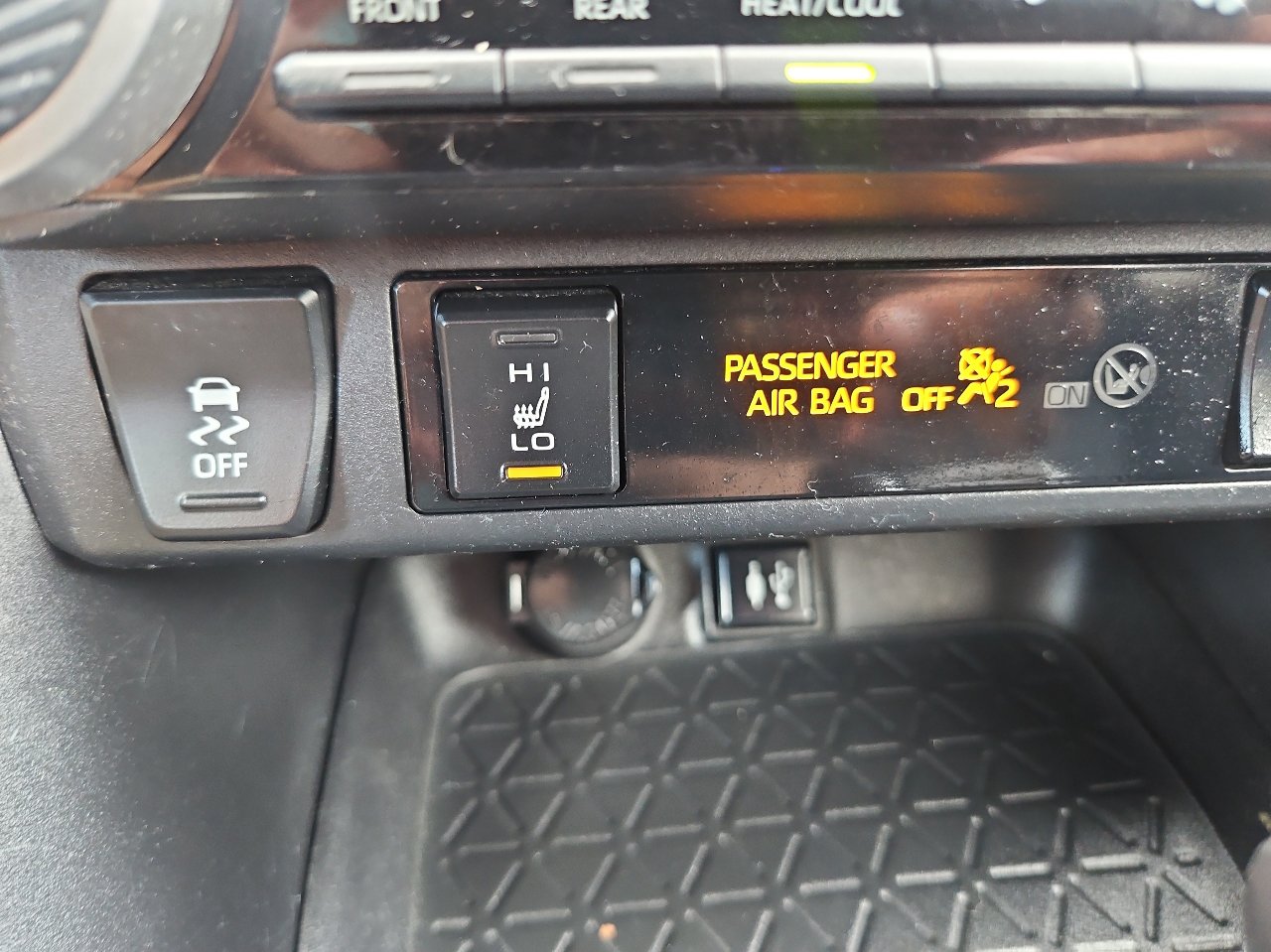 Used 2019 Toyota RAV4 XLE Premium image 35