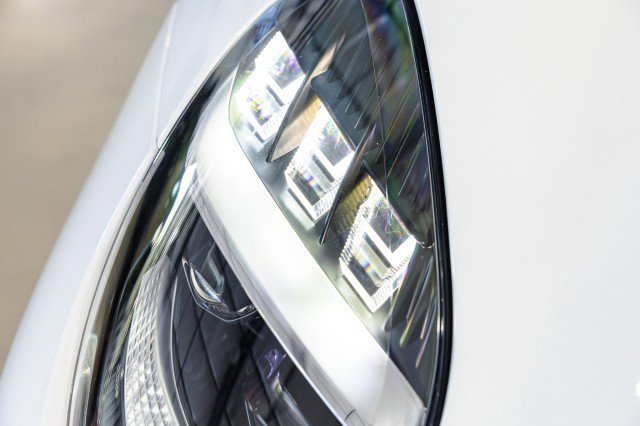 Used 2025 Aston Martin Vanquish RWD image 21