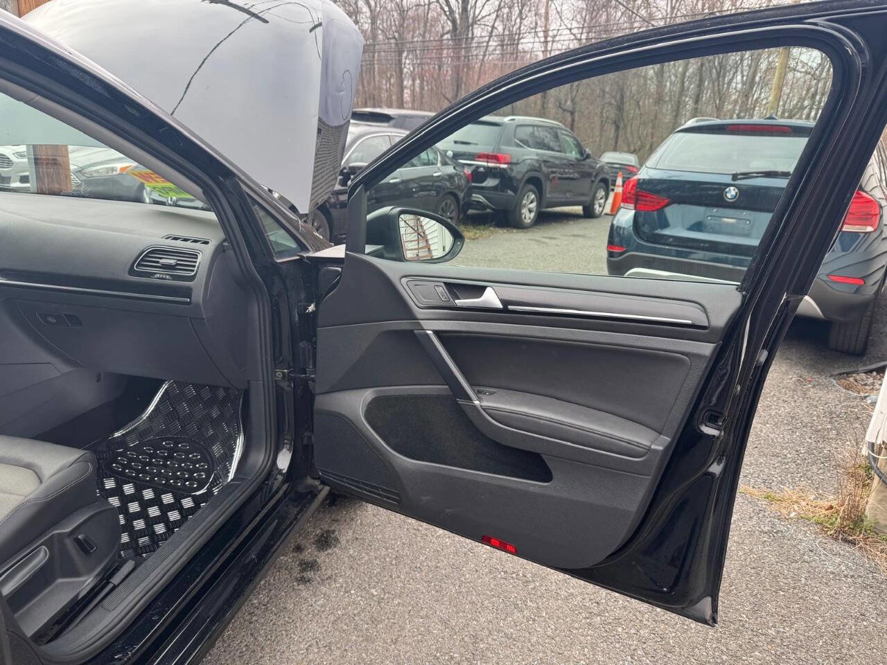 Used 2015 Volkswagen Golf TDI S image 33