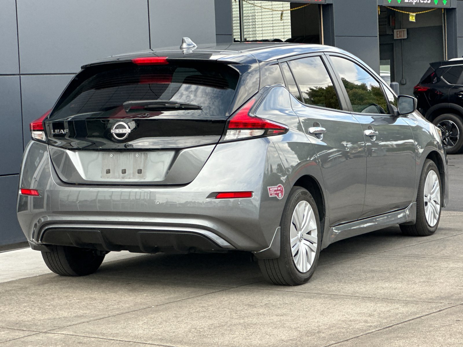 Used 2023 Nissan Leaf S FWD image 4