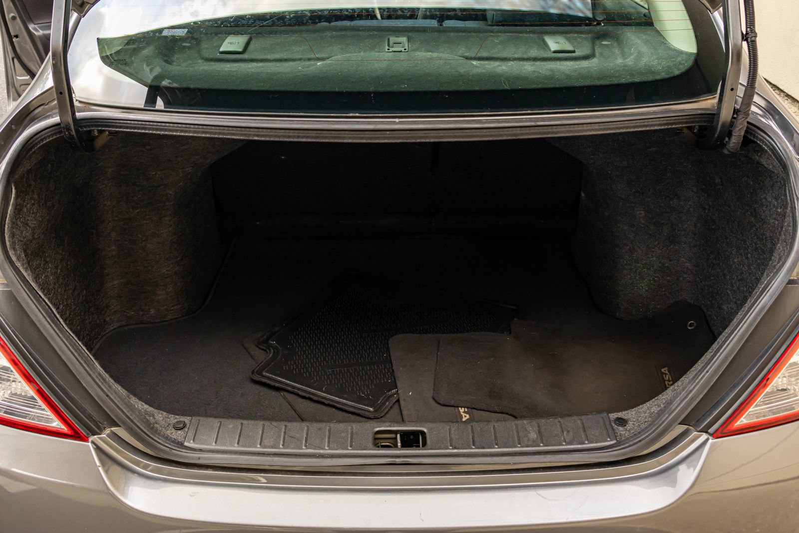 Used 2019 Nissan Versa SV FWD image 18