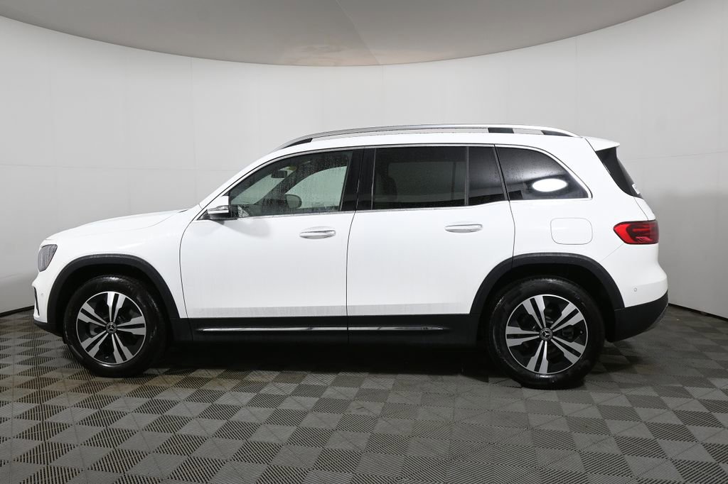 Used 2026 Mercedes-Benz GLB 250 4MATIC image 2