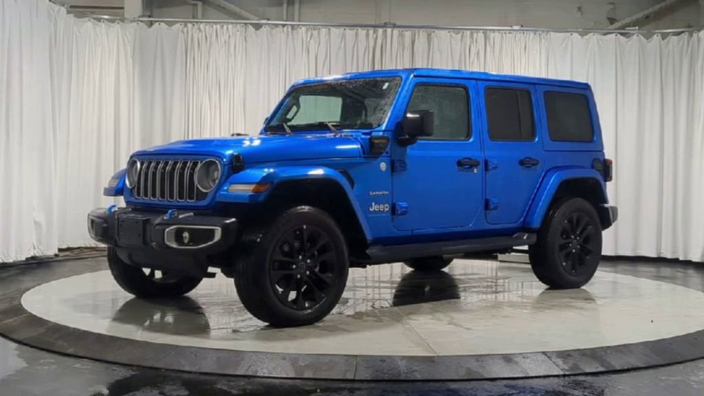 Used 2024 Jeep Wrangler Unlimited Sahara w/ Safety Group image 5