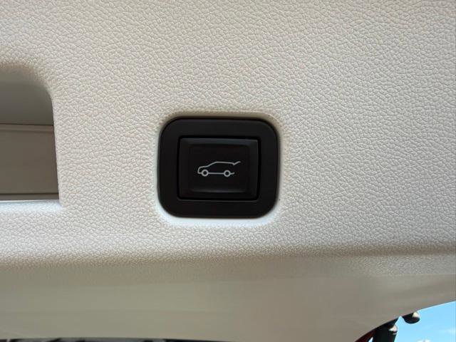 Used 2024 GMC Acadia Denali w/ Super Cruise Package image 8