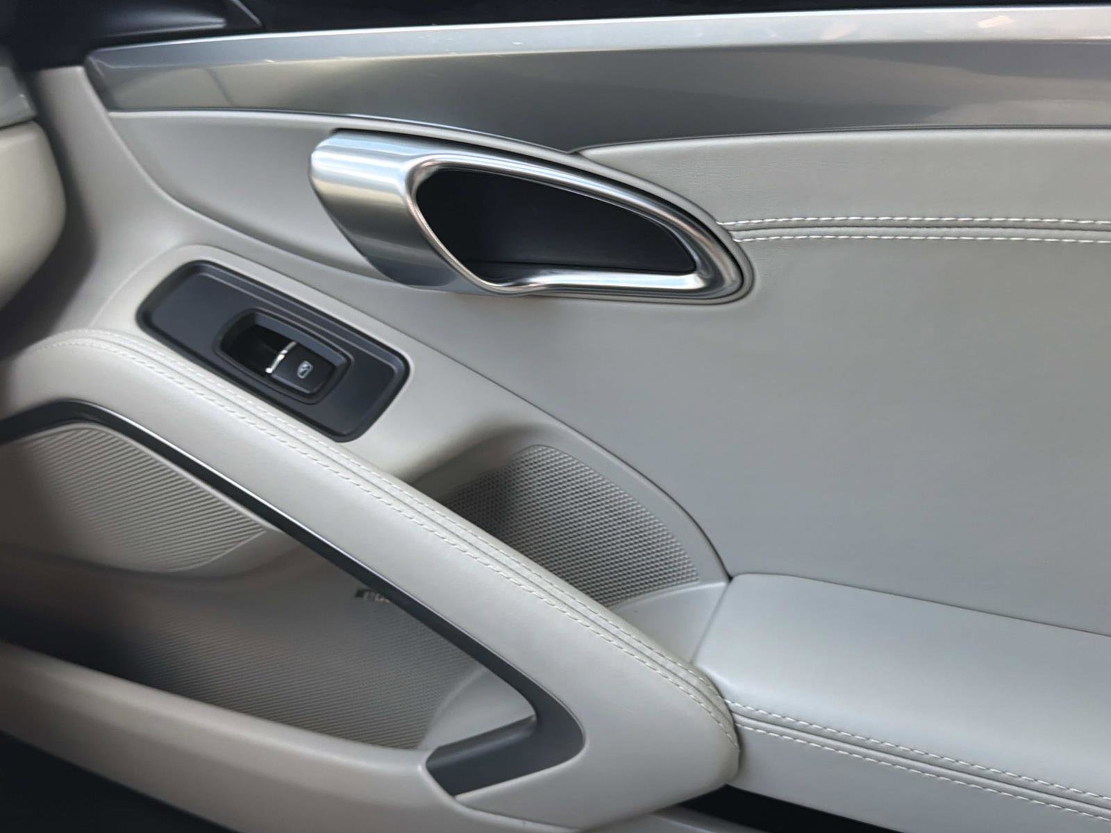 Used 2019 Porsche 718 Cayman S RWD image 17