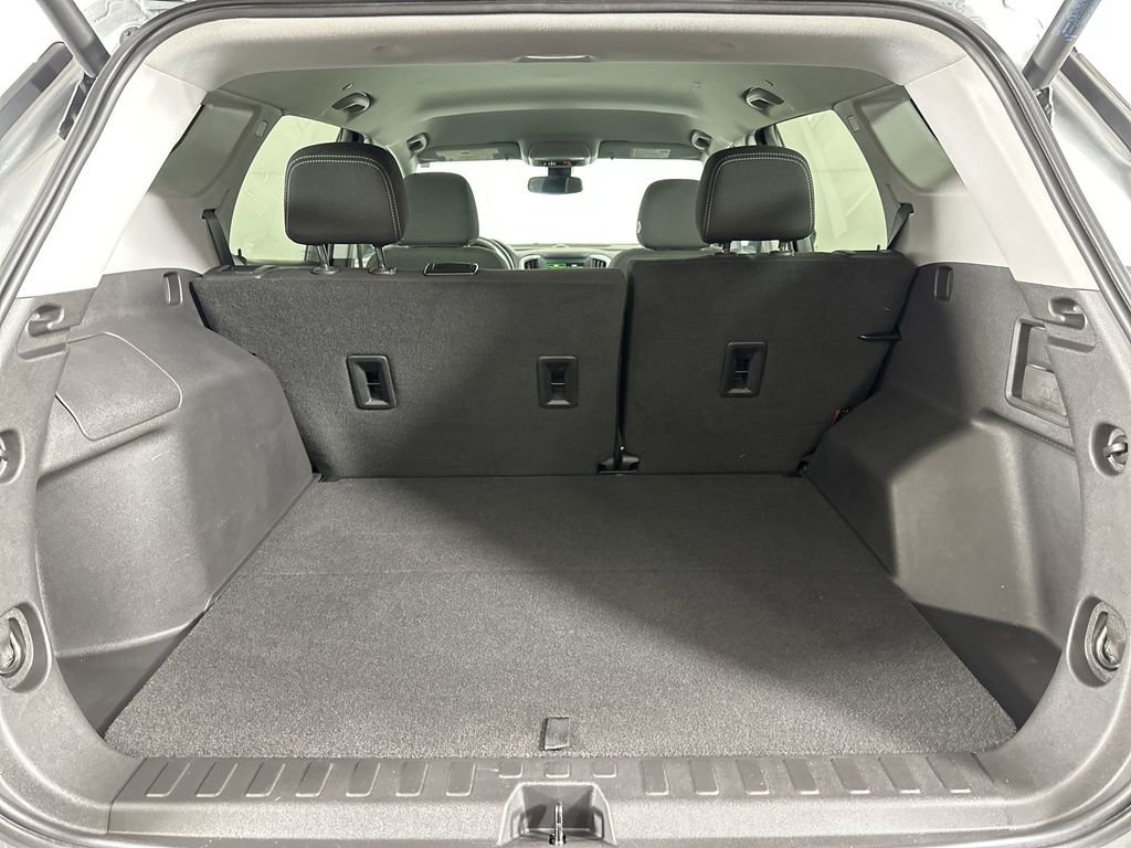 Used 2023 GMC Terrain SLE w/ Driver Convenience Package image 27