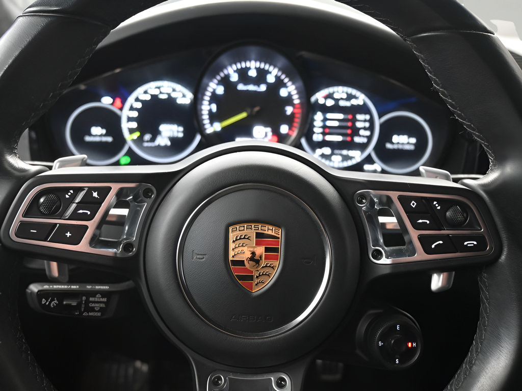 Certified 2022 Porsche Cayenne Turbo S AWD/4WD image 20