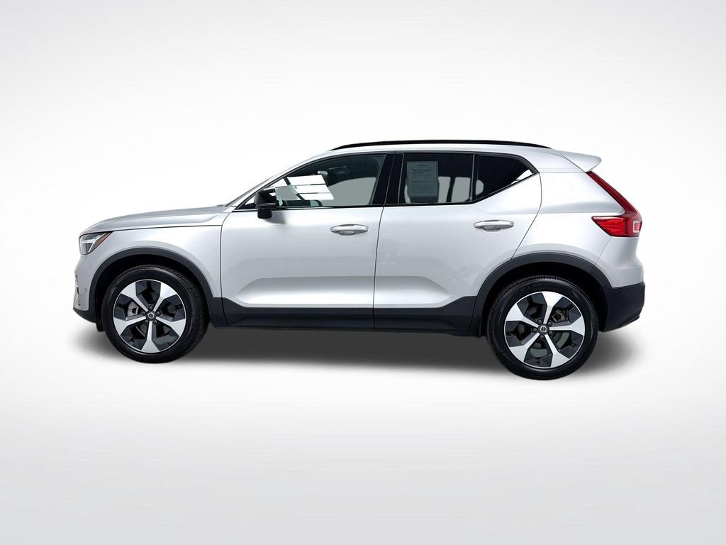 Used 2025 Volvo XC40 B5 Plus AWD/4WD image 11
