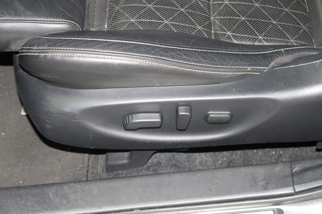Used 2020 Nissan Maxima Platinum w/ Sport Mat Group FWD image 34