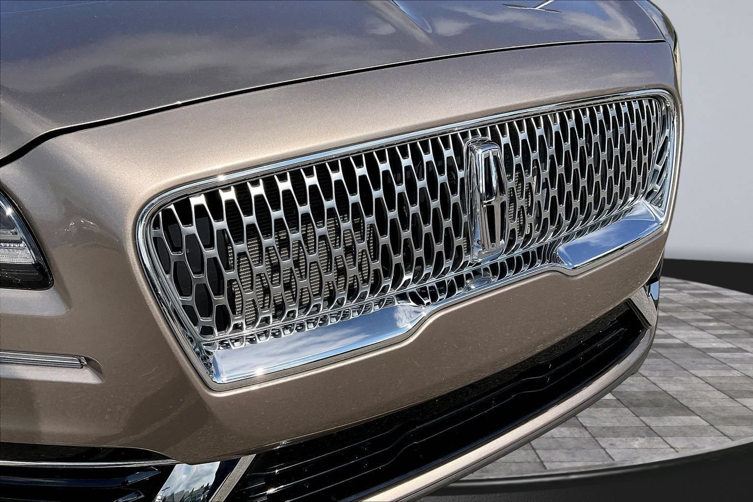 Used 2019 Lincoln Nautilus Select w/ Cargo Utility Package FWD image 28