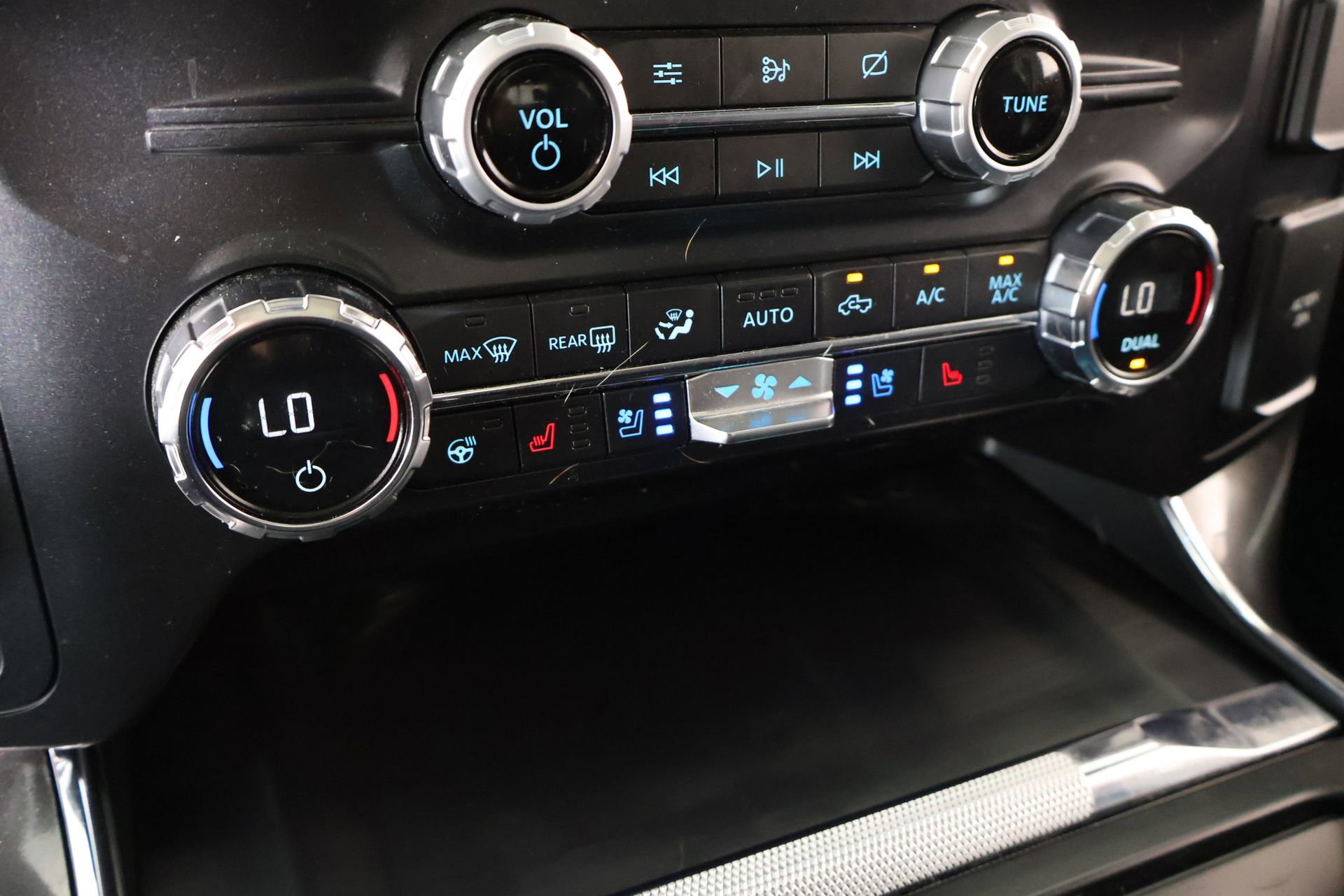 Used 2021 Ford F150 Lariat w/ Equipment Group 502A High AWD/4WD image 8