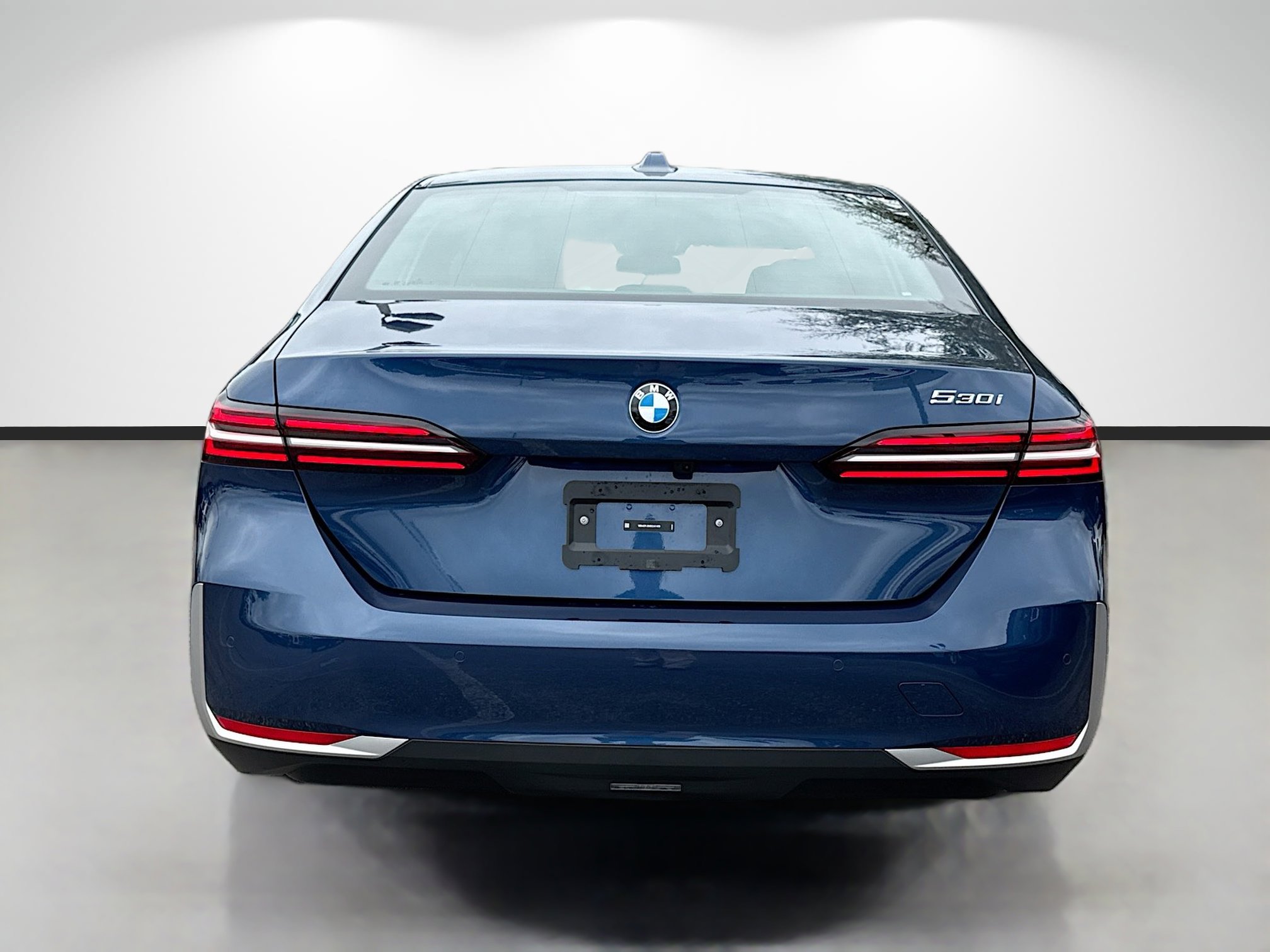Used 2025 BMW 530i image 4