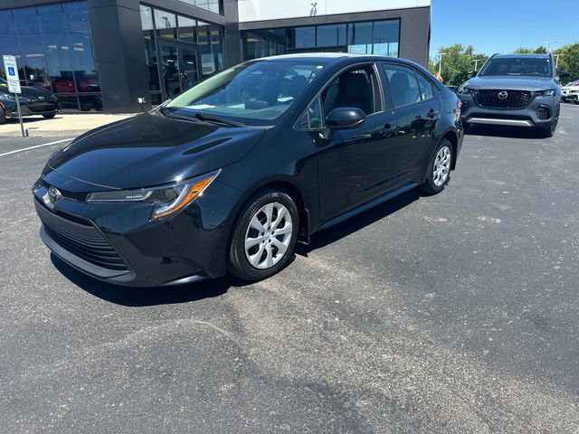 Used 2023 Toyota Corolla LE w/ Carpet Mat Package (TMS) FWD image 3