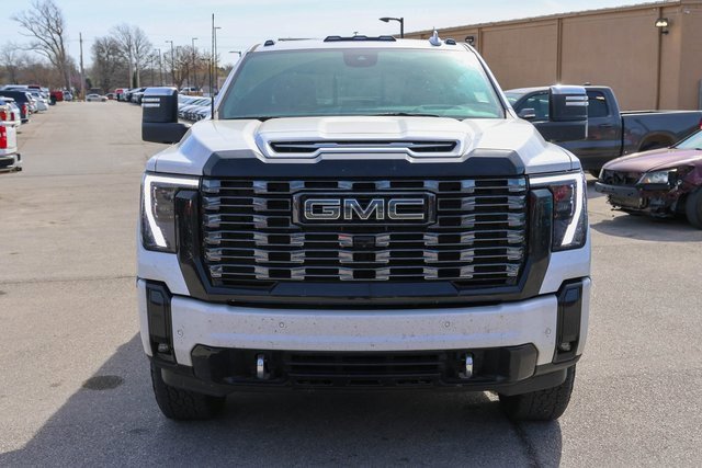 Used 2025 GMC Sierra 2500 Denali Ultimate image 2
