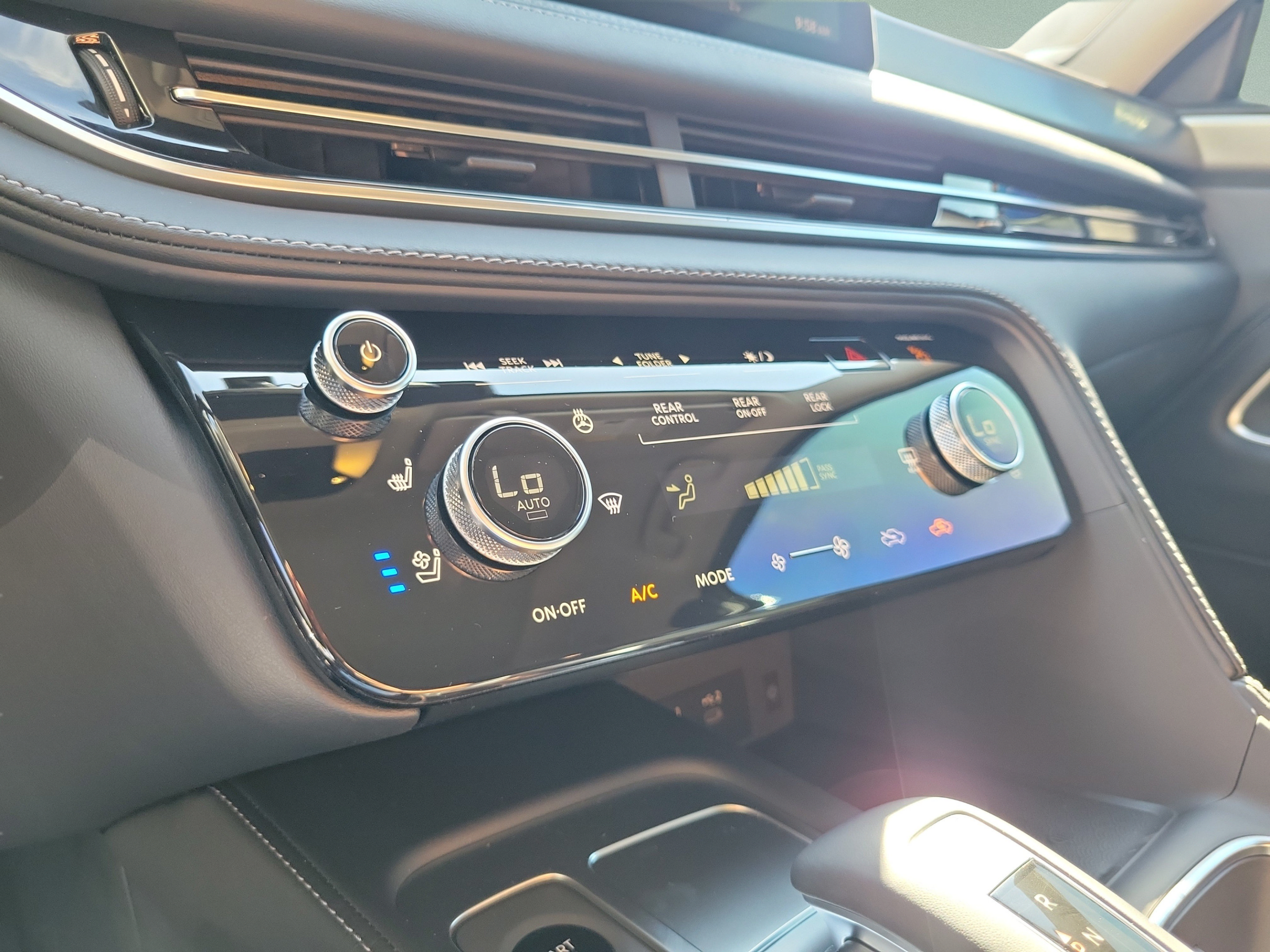 New 2027 INFINITI QX60 Luxe w/ Cargo Package FWD image 16